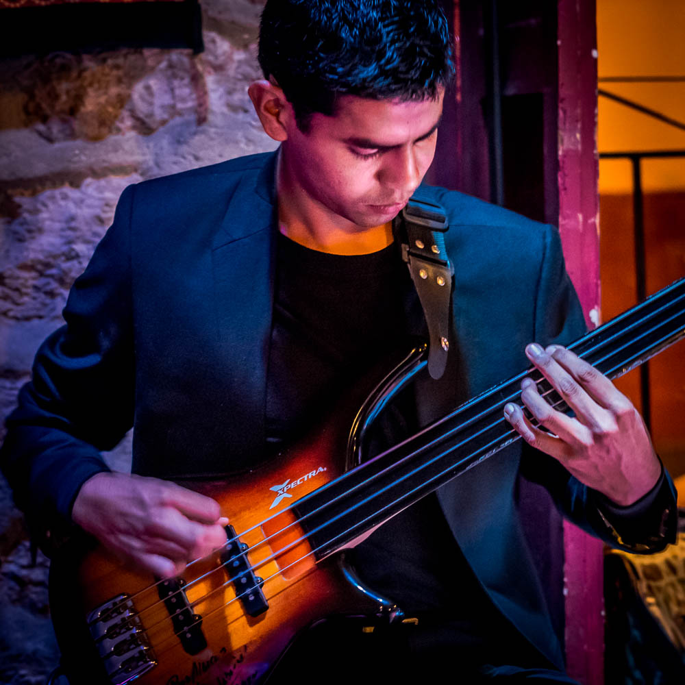 Gadjo GTO (Jazz Manouche): Edgar Estrada - Clarinete. Marcos Martinez - Bajo Laloc Vallejo - Batería. Jacobo Hechem - Guitarra
