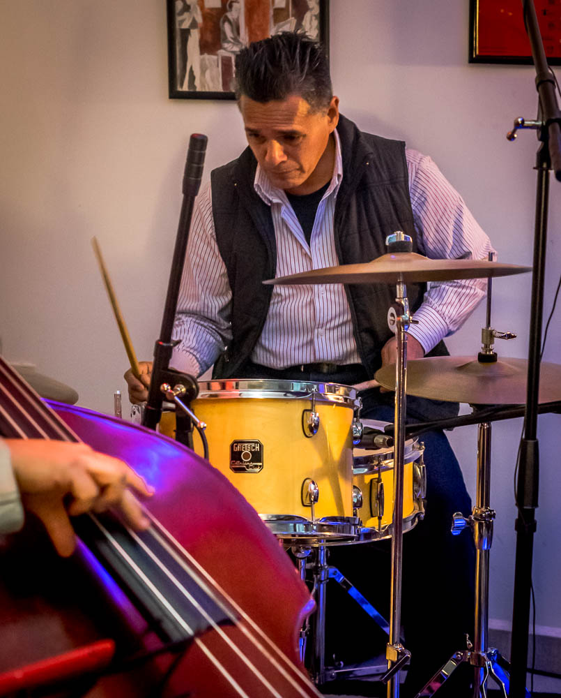 Julio Espinoza Quinteto: David Villanueva - Keyboards, Flavio Meneses - Guitar, Luis Wence - String Bass, Efrain Capiz - Drums, Julio Espinoza - Sax