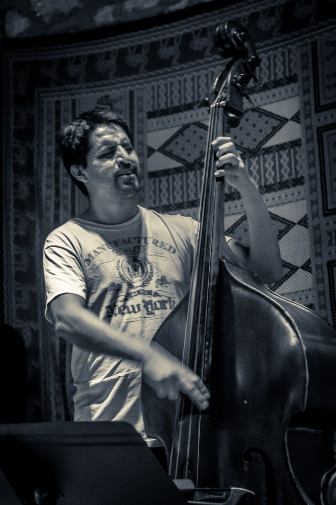 Gustavo Nandayapa Trío: Gustavo Nandayapa - Drums, Benjamín García - Bass Diego Franco - Sax