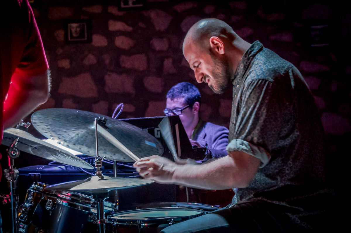 DROPDOGS: Leo Genovese - Keybords, Rodrigo Dominguez - Sax, Hernan Hecht - Drums