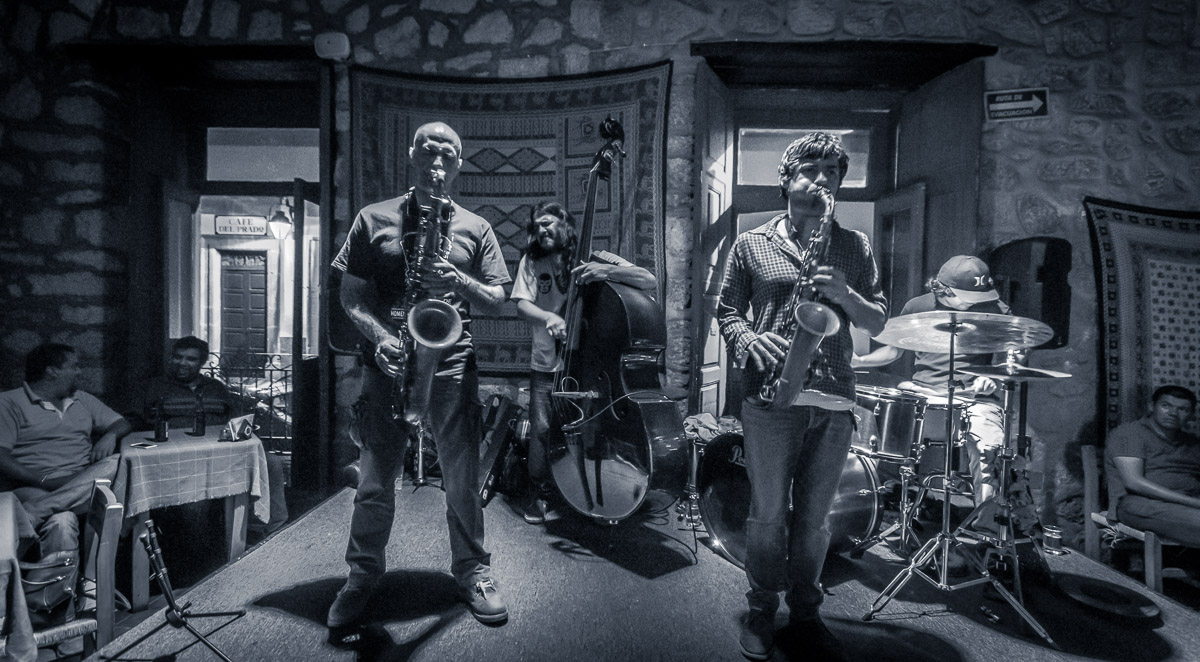 Remi Alvarez (sax) con Gustavo Nandayapa (batería), Alfonso Muñoz (sax) y Arturo Baez (contrabajo)