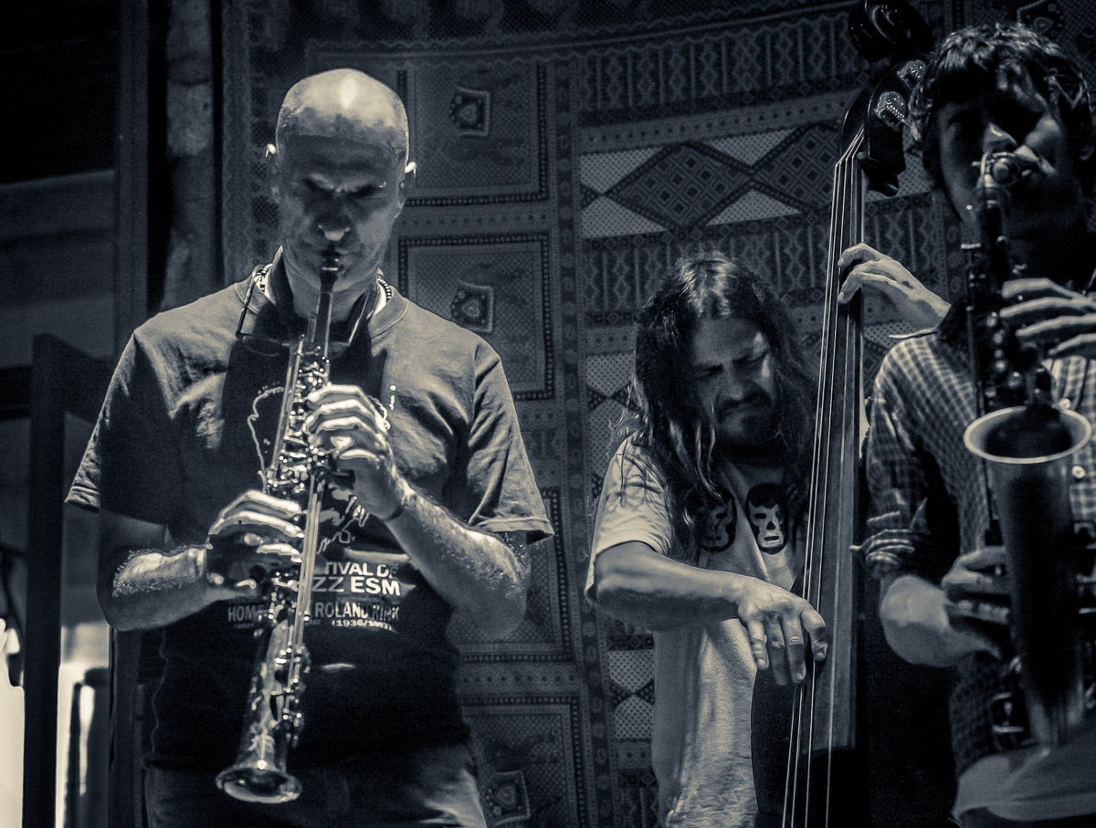 Remi Alvarez (sax) con Gustavo Nandayapa (batería), Alfonso Muñoz (sax) y Arturo Baez (contrabajo)